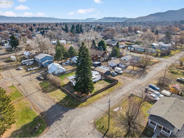 204 LAKE Ave, La Grande, OR 97850