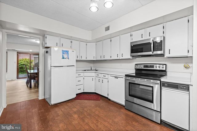 15 OAKRIDGE CT, Lutherville Timonium, MD 21093