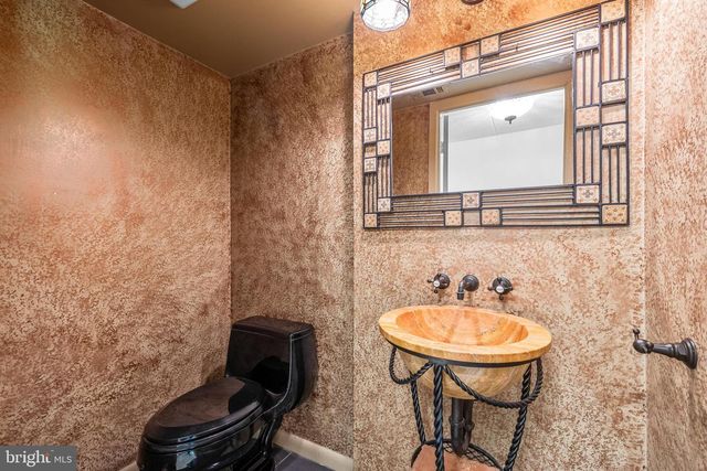 15 OAKRIDGE CT, Lutherville Timonium, MD 21093