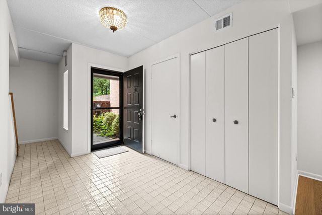 15 OAKRIDGE CT, Lutherville Timonium, MD 21093