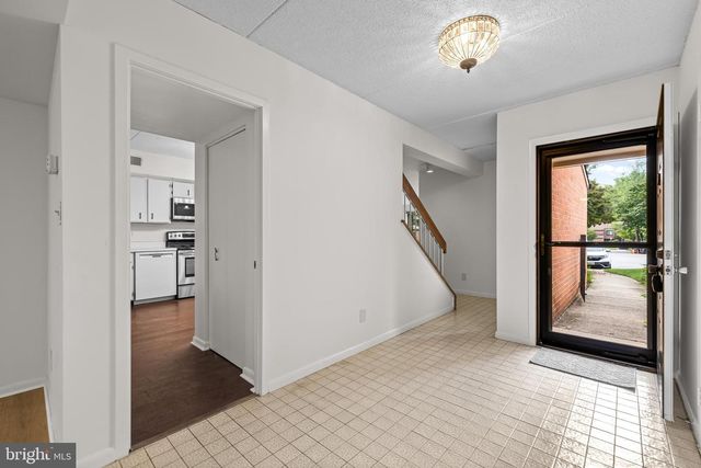 15 OAKRIDGE CT, Lutherville Timonium, MD 21093