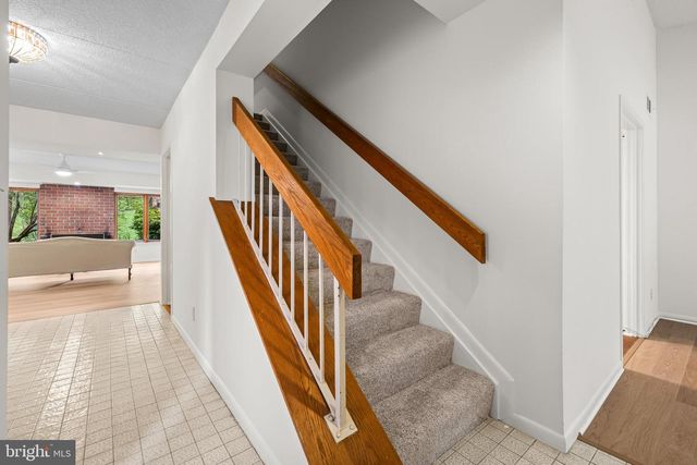 15 OAKRIDGE CT, Lutherville Timonium, MD 21093