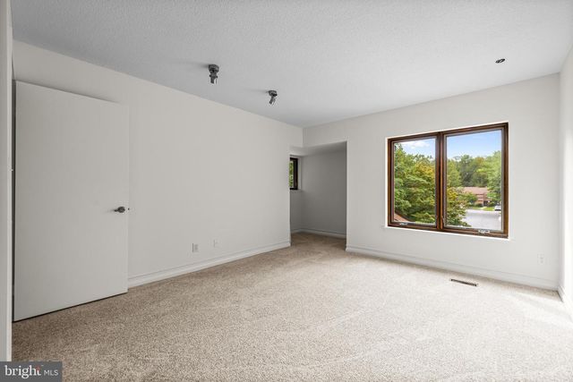 15 OAKRIDGE CT, Lutherville Timonium, MD 21093