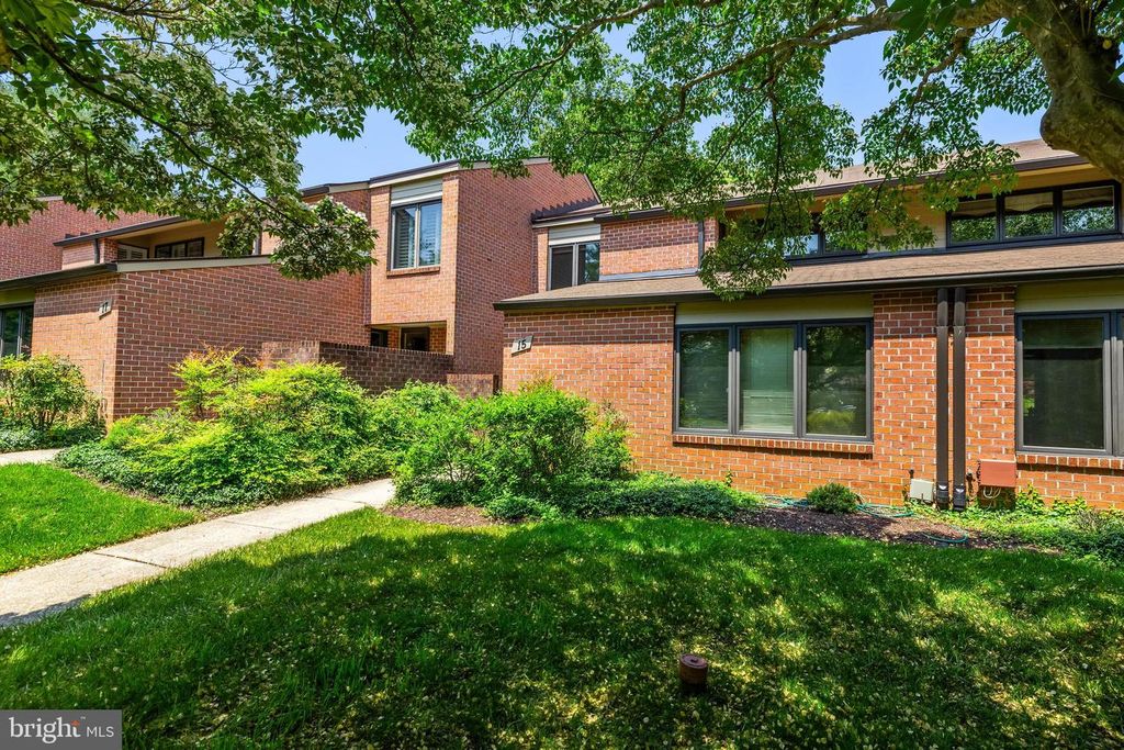 15 OAKRIDGE CT, Lutherville Timonium, MD 21093