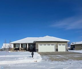 831 SUNSET Drive, Mapleton, ND 58059