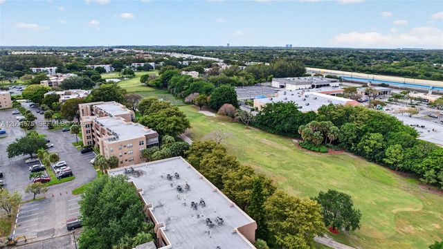 9470 Tangerine Pl 105, Davie, FL 33324