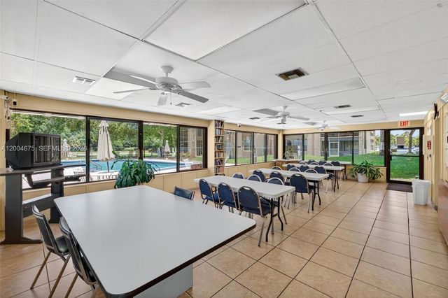 9470 Tangerine Pl 105, Davie, FL 33324