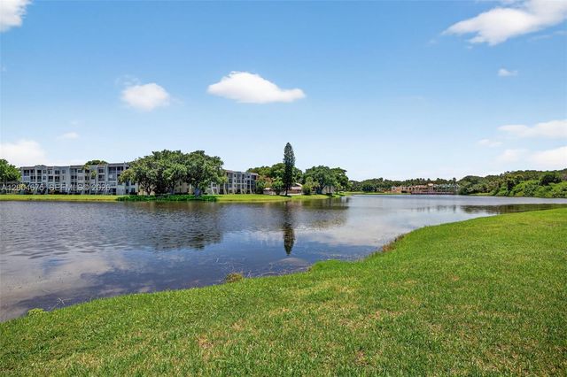 9470 Tangerine Pl 105, Davie, FL 33324