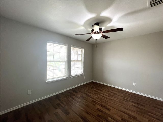 9748 Sparrow Hawk Lane, Fort Worth, TX 76108