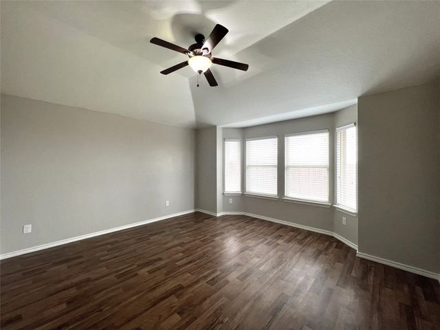 9748 Sparrow Hawk Lane, Fort Worth, TX 76108