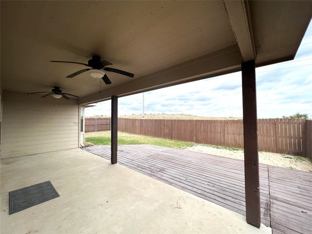 9748 Sparrow Hawk Lane, Fort Worth, TX 76108