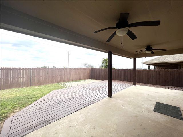 9748 Sparrow Hawk Lane, Fort Worth, TX 76108