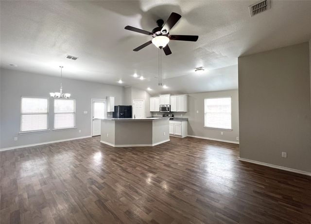 9748 Sparrow Hawk Lane, Fort Worth, TX 76108