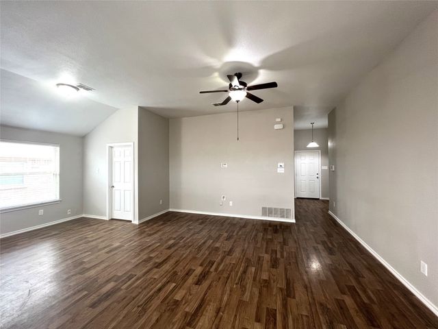 9748 Sparrow Hawk Lane, Fort Worth, TX 76108