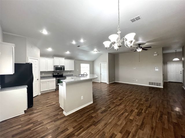 9748 Sparrow Hawk Lane, Fort Worth, TX 76108