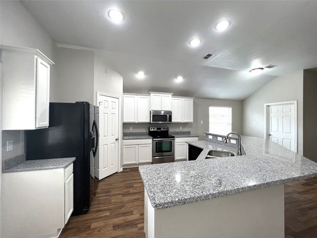 9748 Sparrow Hawk Lane, Fort Worth, TX 76108