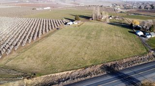 E NKA Centennial Dr, Zillah, WA 98953