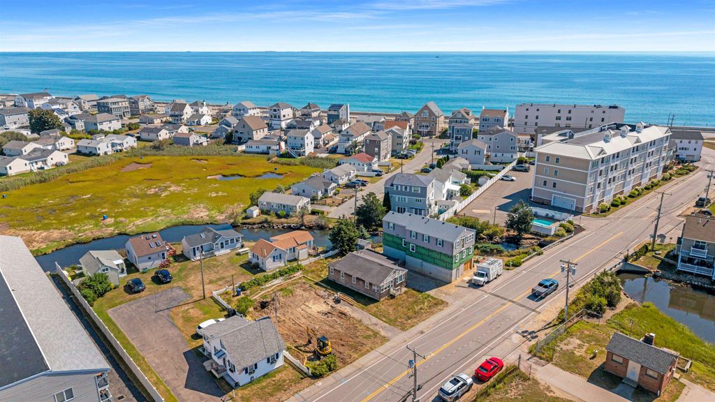 Image 11 of property listing at 562 Winnacunnet Road, Hampton, NH 03842