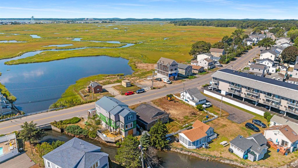 Image 16 of property listing at 562 Winnacunnet Road, Hampton, NH 03842