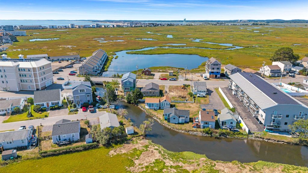 Image 17 of property listing at 562 Winnacunnet Road, Hampton, NH 03842