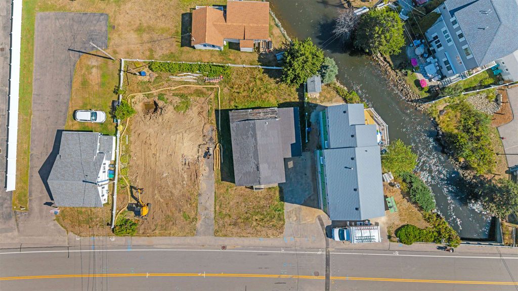 Image 19 of property listing at 562 Winnacunnet Road, Hampton, NH 03842