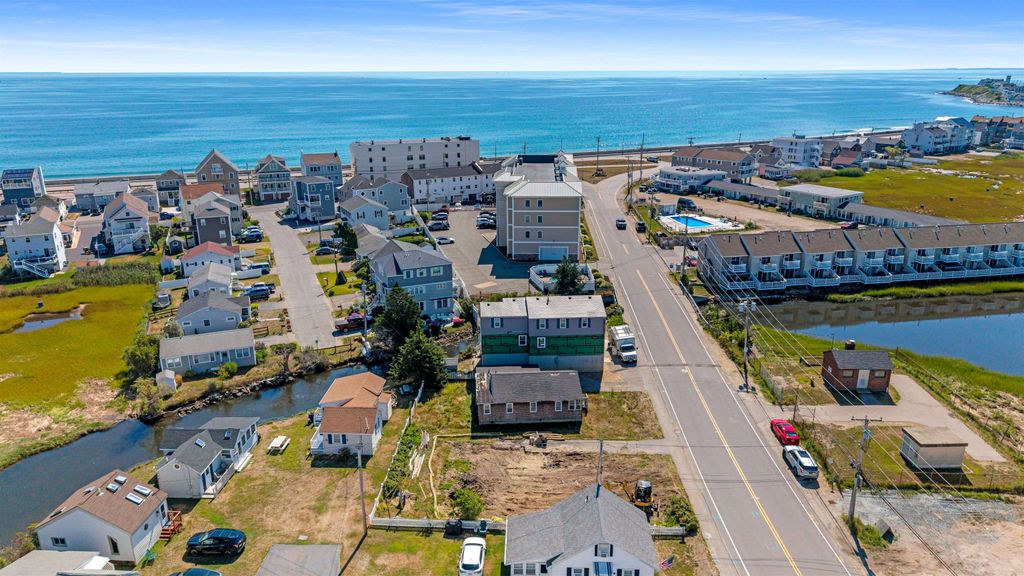 Image 9 of property listing at 562 Winnacunnet Road, Hampton, NH 03842