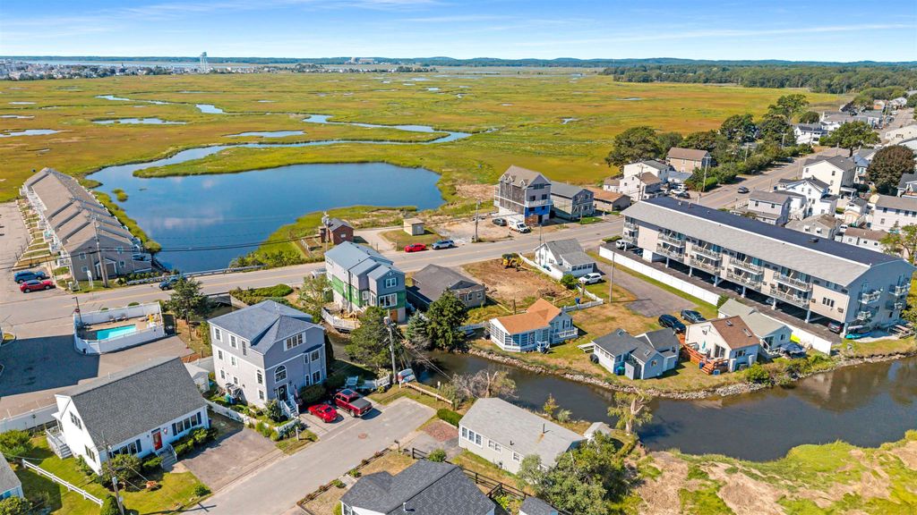 Image 10 of property listing at 562 Winnacunnet Road, Hampton, NH 03842