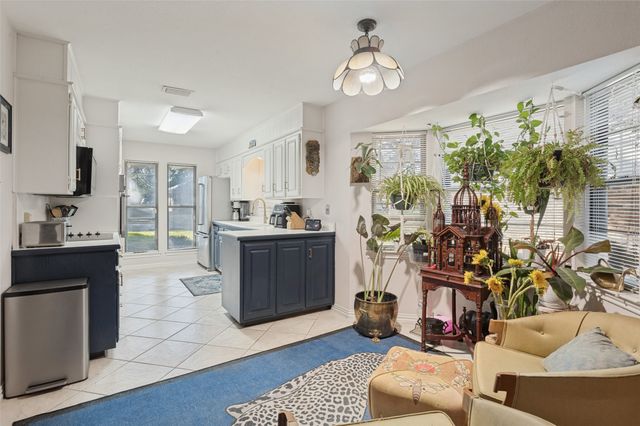 2403 Radcliffe Drive, Arlington, TX 76012