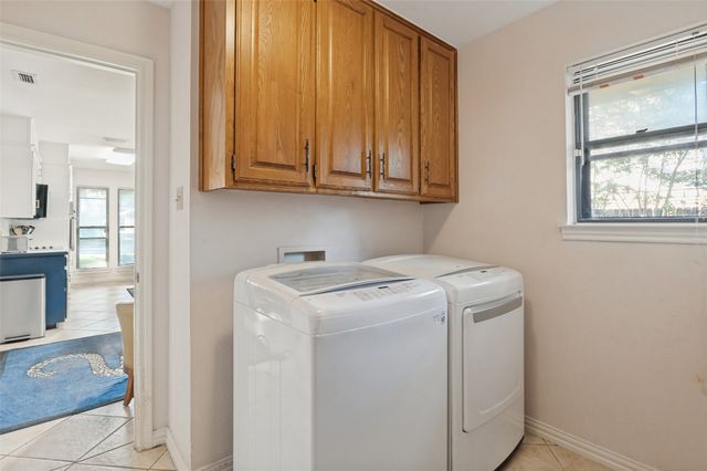 2403 Radcliffe Drive, Arlington, TX 76012