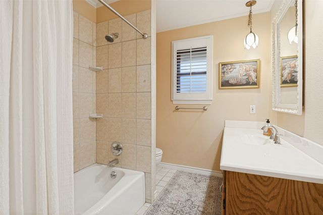 2403 Radcliffe Drive, Arlington, TX 76012
