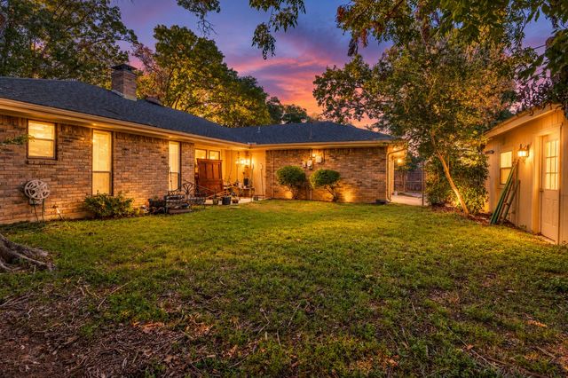 2403 Radcliffe Drive, Arlington, TX 76012