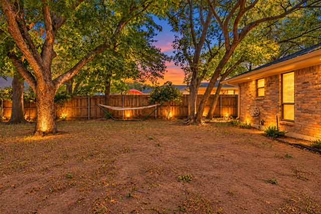2403 Radcliffe Drive, Arlington, TX 76012