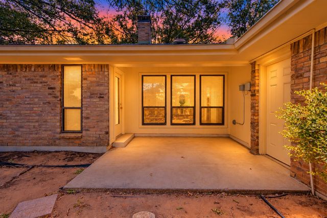 2403 Radcliffe Drive, Arlington, TX 76012