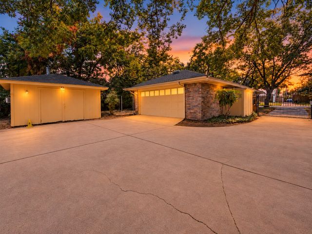 2403 Radcliffe Drive, Arlington, TX 76012