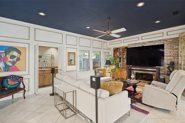 2403 Radcliffe Drive, Arlington, TX 76012