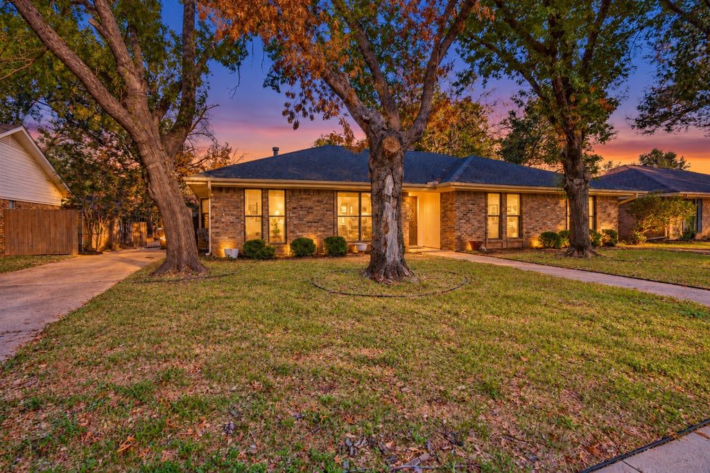 2403 Radcliffe Drive, Arlington, TX 76012 — photo 2