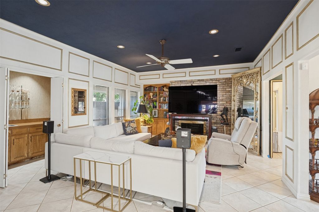 2403 Radcliffe Drive, Arlington, TX 76012 — photo 4