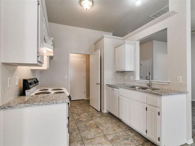 644 NW 20th Street, Moore, OK 73160