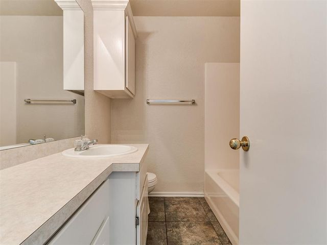 644 NW 20th Street, Moore, OK 73160