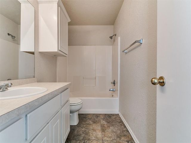 644 NW 20th Street, Moore, OK 73160