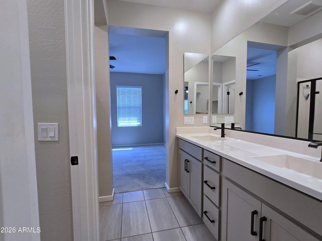 740 E LARK Street 102, Gilbert, AZ 85297