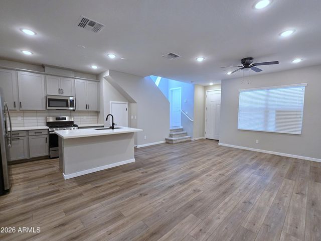 740 E LARK Street 102, Gilbert, AZ 85297