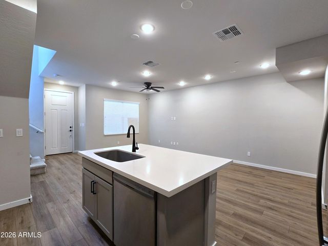 740 E LARK Street 102, Gilbert, AZ 85297