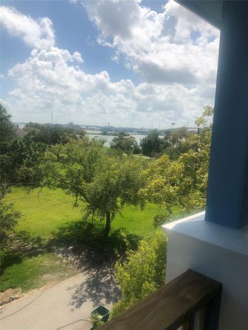 1101 4th Street, Seabrook, TX 77586
