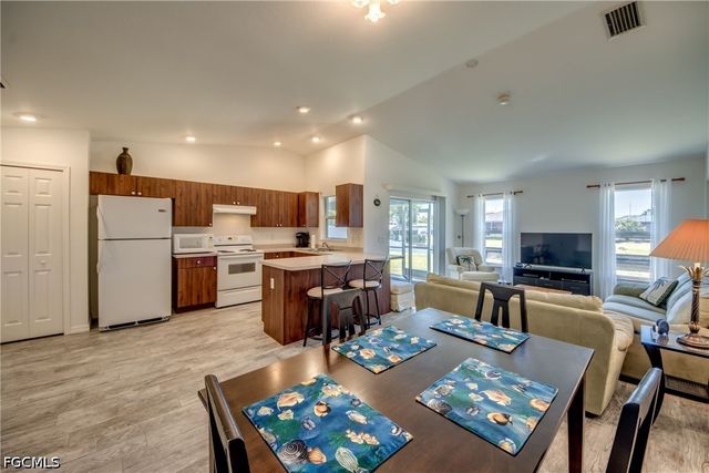 1438 SE 23rd ST, Cape Coral, FL 33990