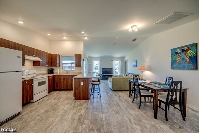 1438 SE 23rd ST, Cape Coral, FL 33990