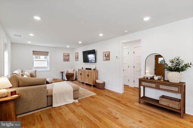 4046 CENTER AVE, Lafayette Hill, PA 19444