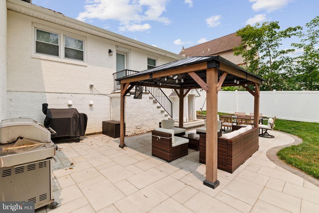 4046 CENTER AVE, Lafayette Hill, PA 19444