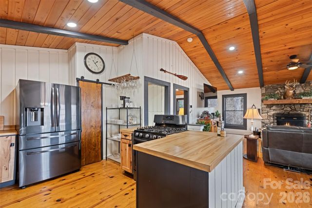 10 Zenith Drive, Waynesville, NC 28785