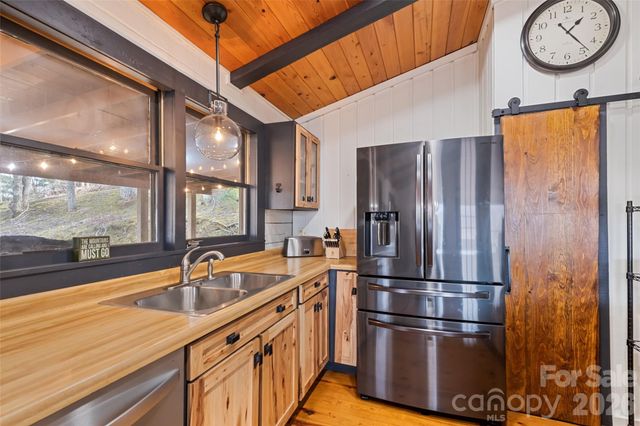 10 Zenith Drive, Waynesville, NC 28785